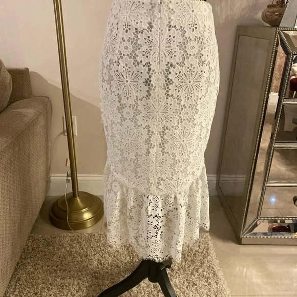 Intermix lace skirt size small - Picture 6 of 7